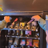 La Guardia Civil sanciona la venta de vapers a menores y detecta máquinas sin control de edad en varios municipios de la comarca La Guardia Civil sanciona la venta de vapers a menores y detecta máquinas sin control de edad en varios municipios de la comarca
