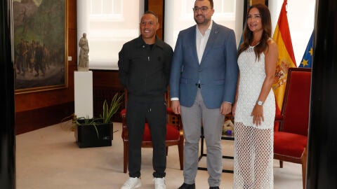 Imagen del encuentro entre Cazorla y Barb&oacute;n