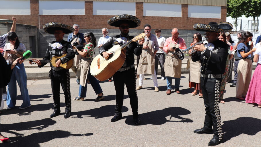 Mariachis en la barbacoa de Carlos Alsina/ Onda cero