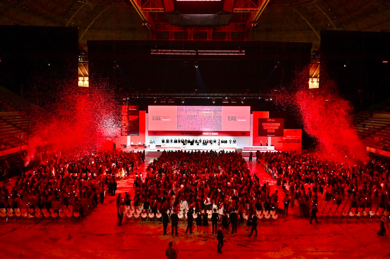 Més de 2.000 estudiants de 95 nacionalitats es graduen a l’EAE Business School Barcelona al Palau Sant Jordi Més de 2.000 estudiants de 95 nacionalitats es graduen a l’EAE Business School Barcelona al Palau Sant Jordi