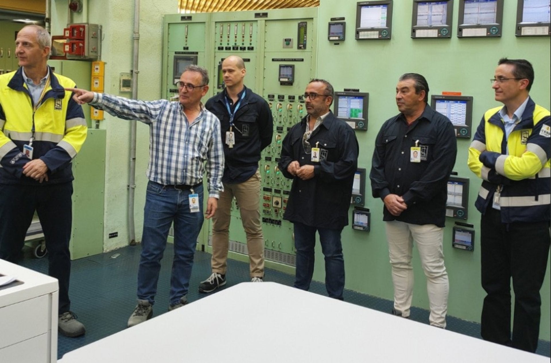 El presidente de Diputación de Cáceres celebra el "aval" del CSN a la Almaraz y reclama al Gobierno su prórroga El presidente de Diputación de Cáceres celebra el "aval" del CSN a la Almaraz y reclama al Gobierno su prórroga