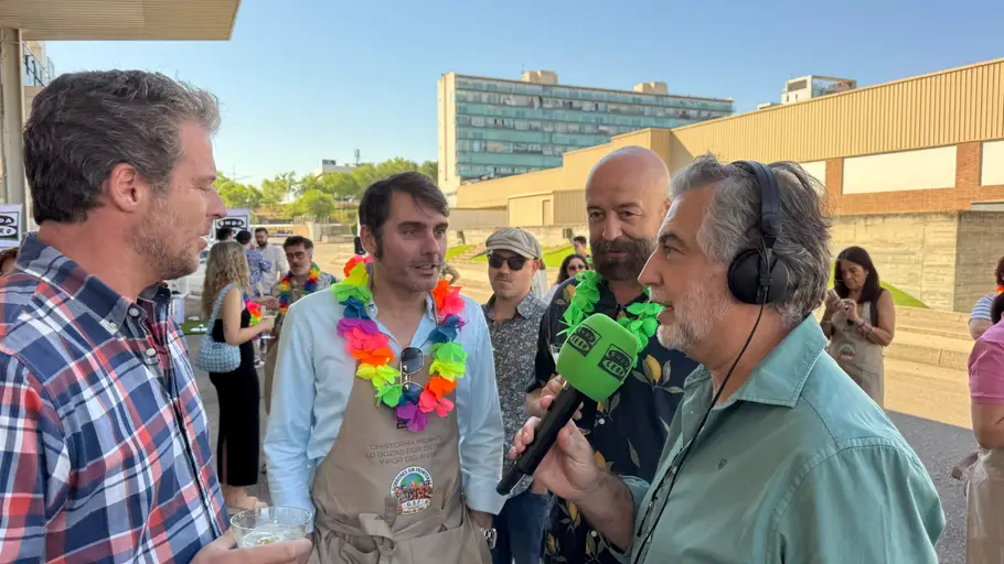 Rafa Latorre, invitado de honor en la barbacoa de Carlos Alsina Rafa Latorre, invitado de honor en la barbacoa de Carlos Alsina