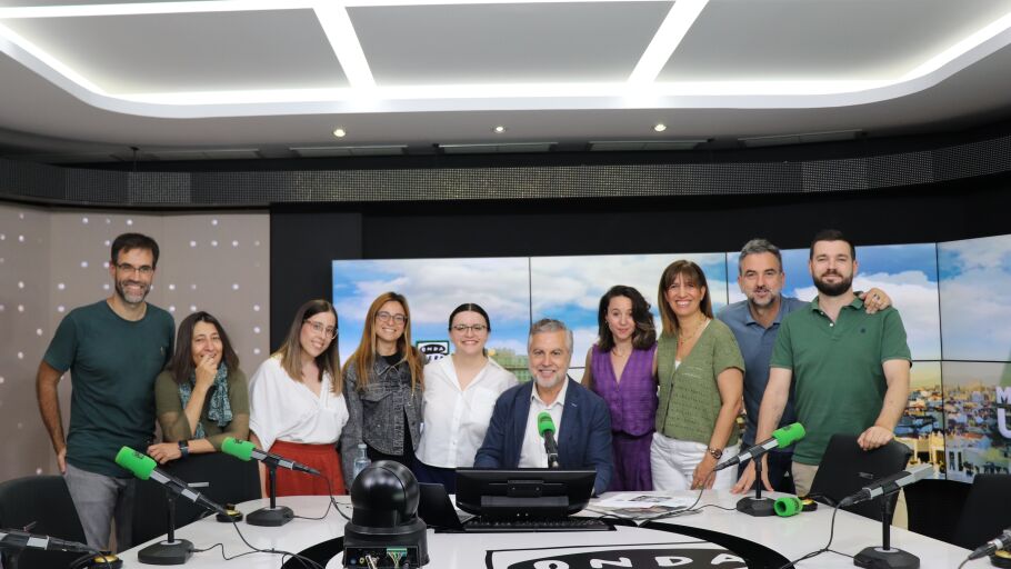 El equipo de informativos de Más de uno formado por Rubén Bartolomé, Miguel Ondarreta, Jessica de Jesús, Jessica Pascual, Ana de Gracia, Paula Domínguez, Pablo Sánchez Olmos, Fran Montes, Mamen Rodríguez Sastre y Laura Lorenzo
