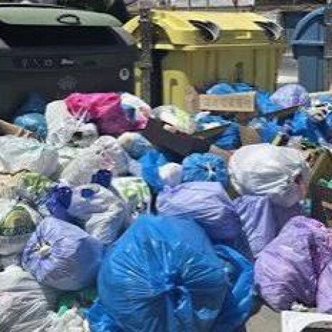 Los empresarios advierten de las "graves" consecuencias de la huelga de basuras en Las Cabezas