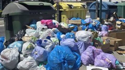 Basura acumulada por la huelga en Las Cabezas de San Juan