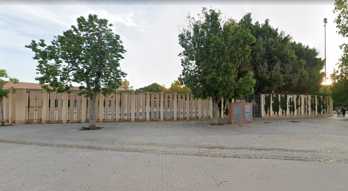 La piscina grande del Plá de Elche cierra por presencia de heces en el agua La piscina grande del Plá de Elche cierra por presencia de heces en el agua