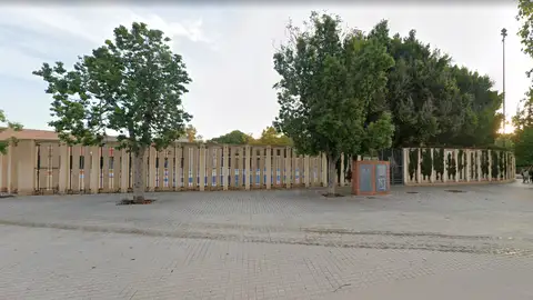 Piscina municipal descubierta del barrio del Plá de Elche. Piscina municipal descubierta del barrio del Plá de Elche.
