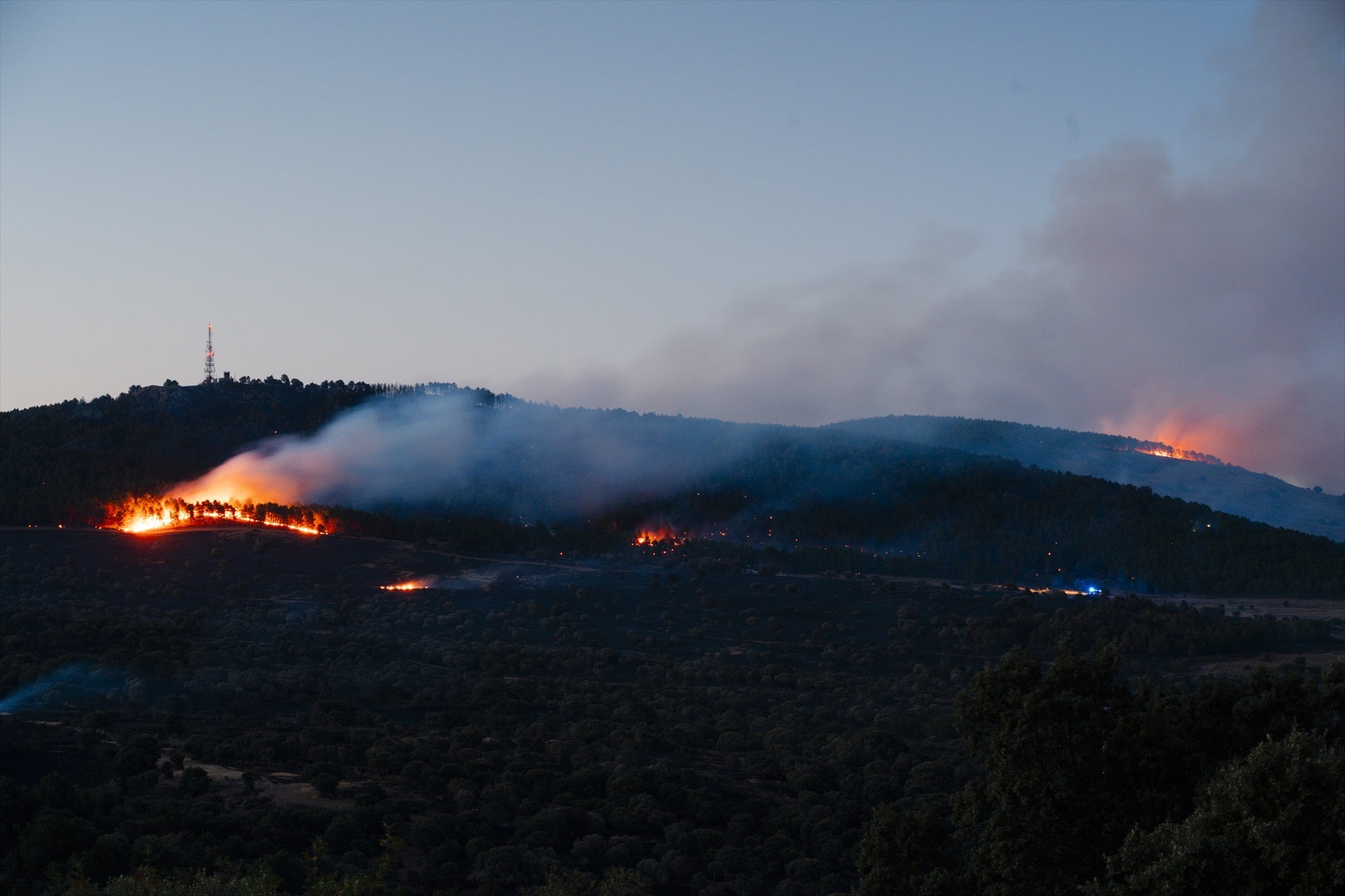 El incendio de Lozoyuela (Madrid) evoluciona favorablemente aunque no está controlado El incendio de Lozoyuela (Madrid) evoluciona favorablemente aunque no está controlado