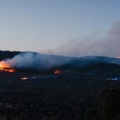 Imagen del incendio forestal que afecta a Lozoyuela (Madrid)