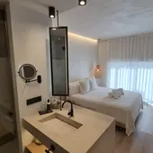 Una de las habitaciones del hotel S'Estancia Suites de Es Mercadal. Una de las habitaciones del hotel S'Estancia Suites de Es Mercadal.