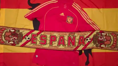 Bandera, camiseta y bufanda de España Bandera, camiseta y bufanda de España