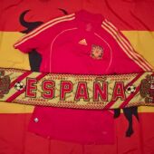 Bandera, camiseta y bufanda de España