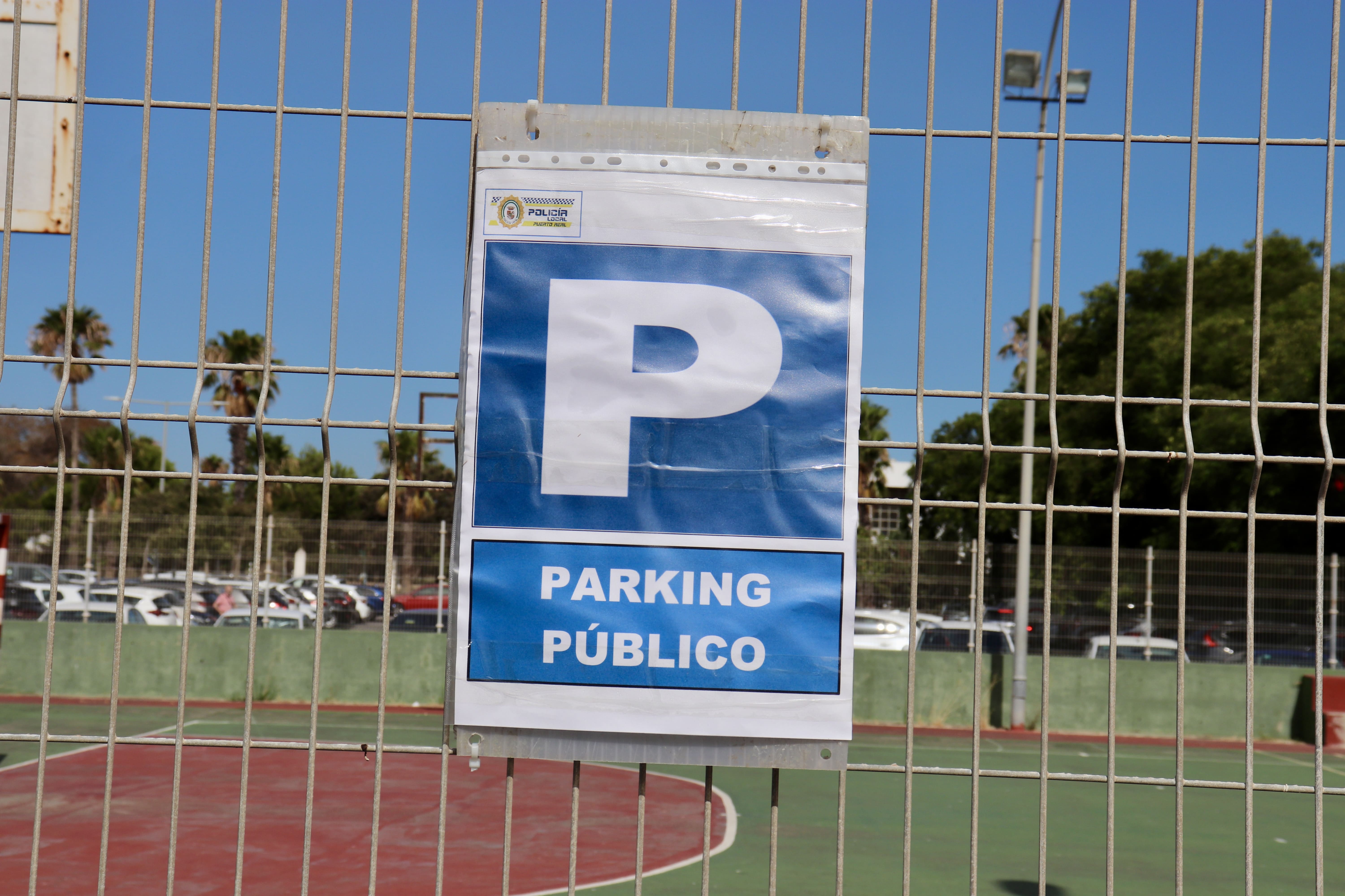 El Ayuntamiento de Puerto Real habilita un aparcamiento temporal junto al Pabellón Municipal El Ayuntamiento de Puerto Real habilita un aparcamiento temporal junto al Pabellón Municipal
