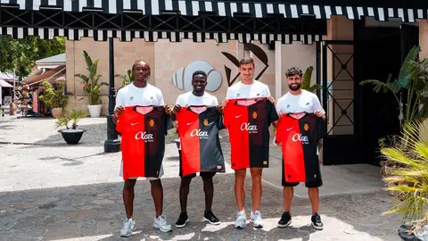 Aboubaka Soumahoro, Zito Luvumbo, Adrián Fuentes y Arnau Puigmal han sido presentados ante los medios de comunicación como futbolistas del RCD Mallorca. Aboubaka Soumahoro, Zito Luvumbo, Adrián Fuentes y Arnau Puigmal han sido presentados ante los medios de comunicación como futbolistas del RCD Mallorca.