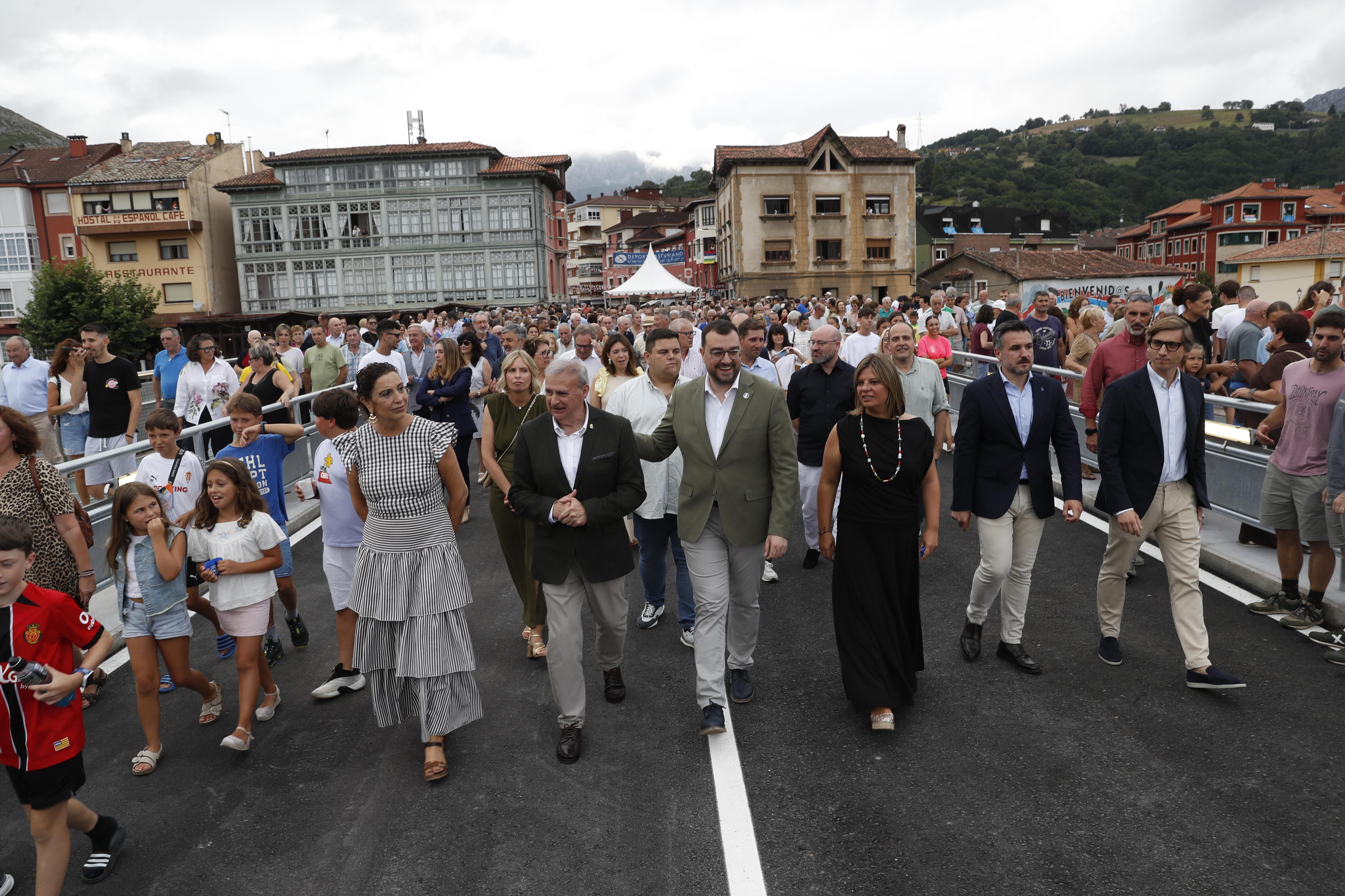 Inaugurado el nuevo puente Emilio Llamedo, en Arriondas tras una inversión de 5,5 millones que transforma una infraestructura emblemática Inaugurado el nuevo puente Emilio Llamedo, en Arriondas tras una inversión de 5,5 millones que transforma una infraestructura emblemática