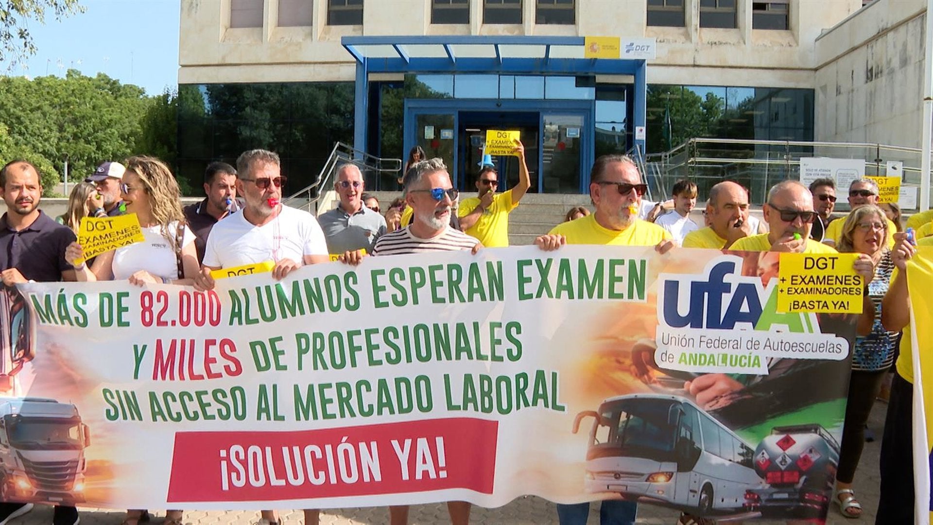 Las autoescuelas sevillanas califican de "insostenible" la falta de examinadores de Tráfico Las autoescuelas sevillanas califican de "insostenible" la falta de examinadores de Tráfico