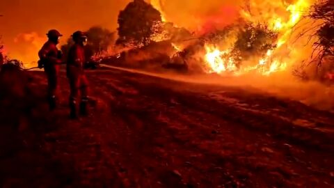 Imágenes de los servicios de emergencia intentando extinguir el incendio de las Cinco Villas (Zaragoza) Imágenes de los servicios de emergencia intentando extinguir el incendio de las Cinco Villas (Zaragoza)