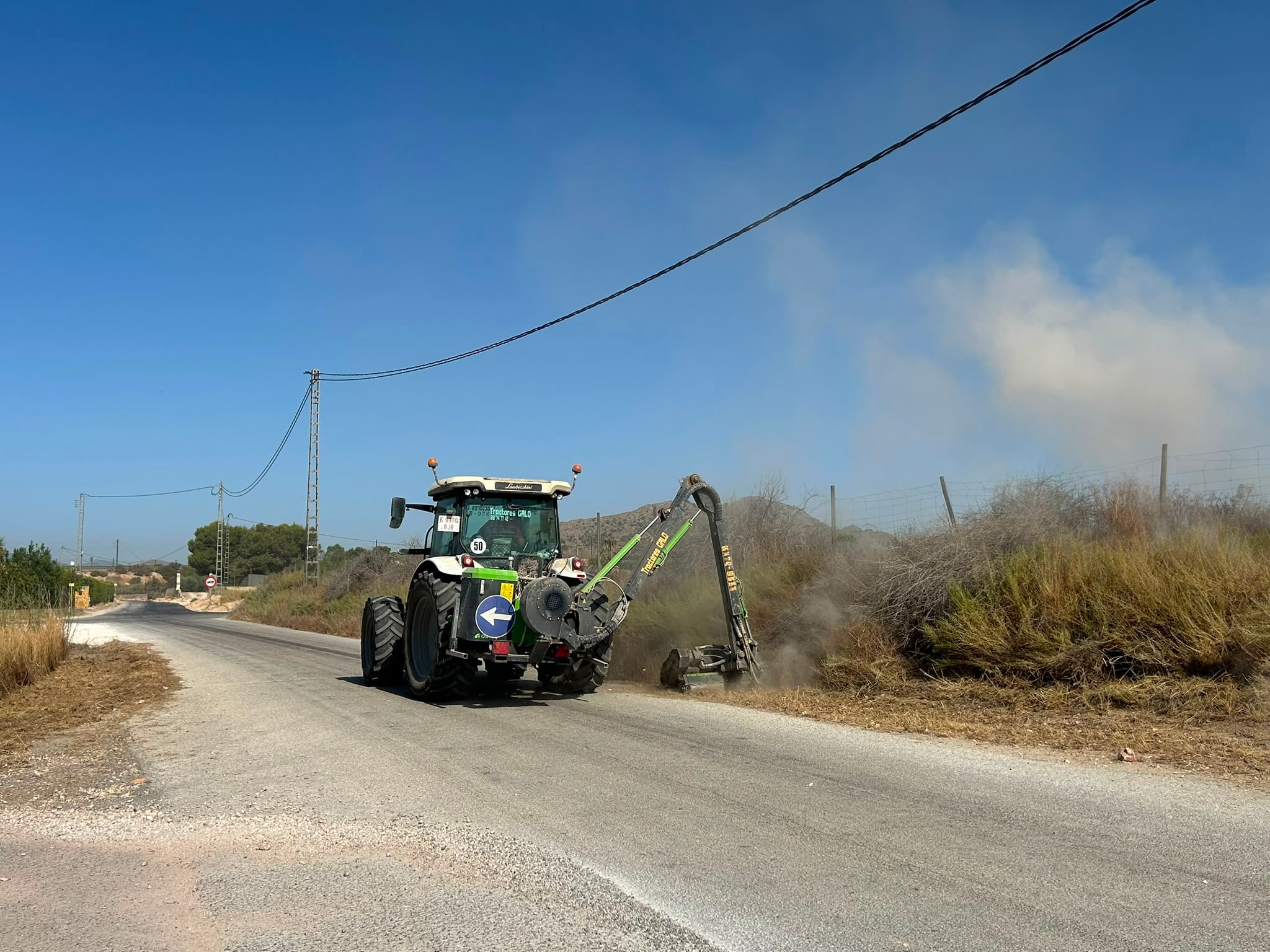 El Ayuntamiento de Monforte del Cid inicia la última fase de la campaña anual de desbroce y limpieza de caminos rurales El Ayuntamiento de Monforte del Cid inicia la última fase de la campaña anual de desbroce y limpieza de caminos rurales