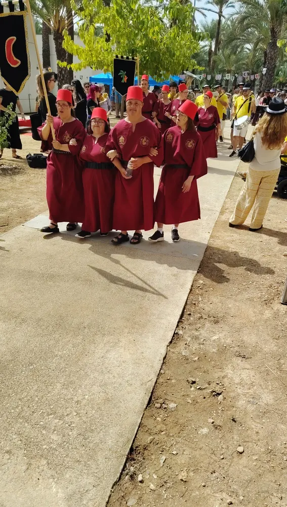 Desfile de comparsas y bandas de música Desfile de comparsas y bandas de música