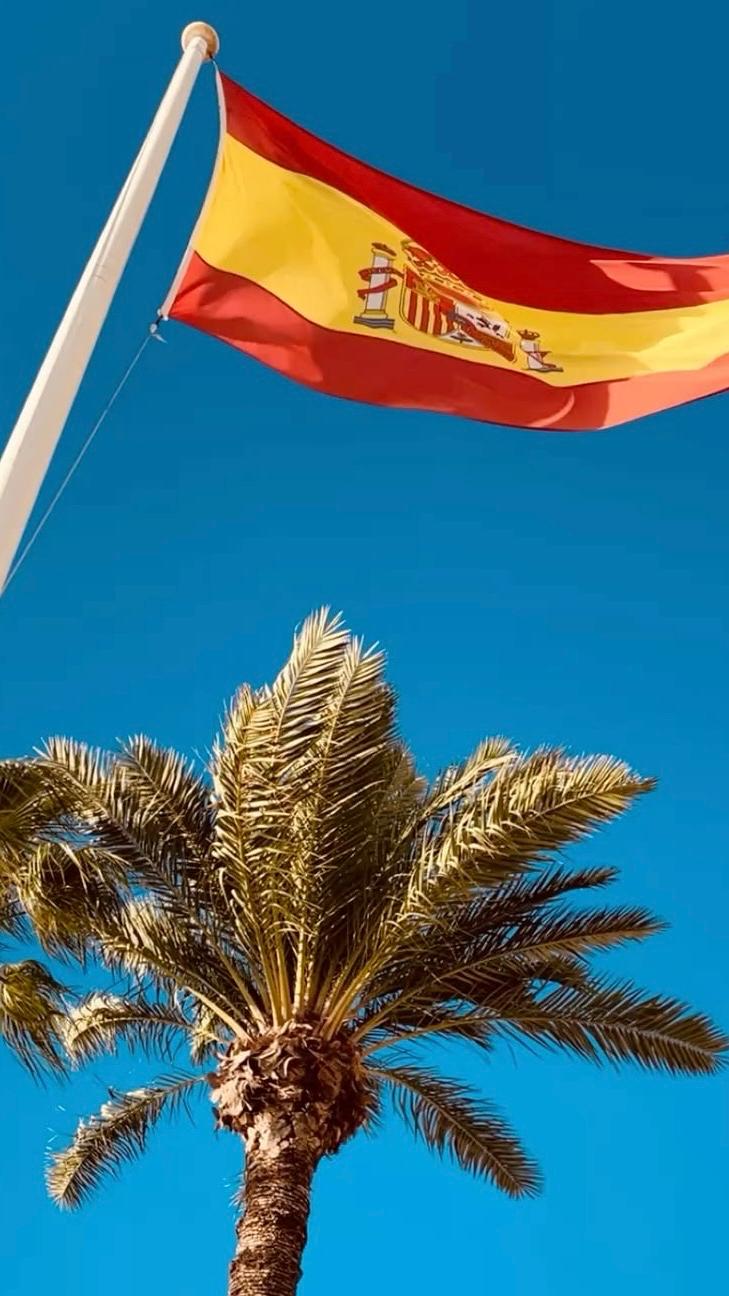 Los malagueños salen a celebrar la victoria mundialista en la playa de Huelin Los malagueños salen a celebrar la victoria mundialista en la playa de Huelin