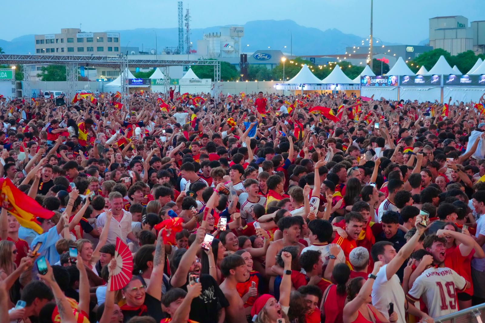 Miles de personas celebran en Mallorca la victoria de España ante Argentina que le dio su segundo Mundial Miles de personas celebran en Mallorca la victoria de España ante Argentina que le dio su segundo Mundial