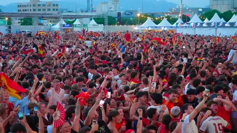Miles de personas celebran en Mallorca la victoria de España ante Argentina que le dio su segundo Mundial Miles de personas celebran en Mallorca la victoria de España ante Argentina que le dio su segundo Mundial