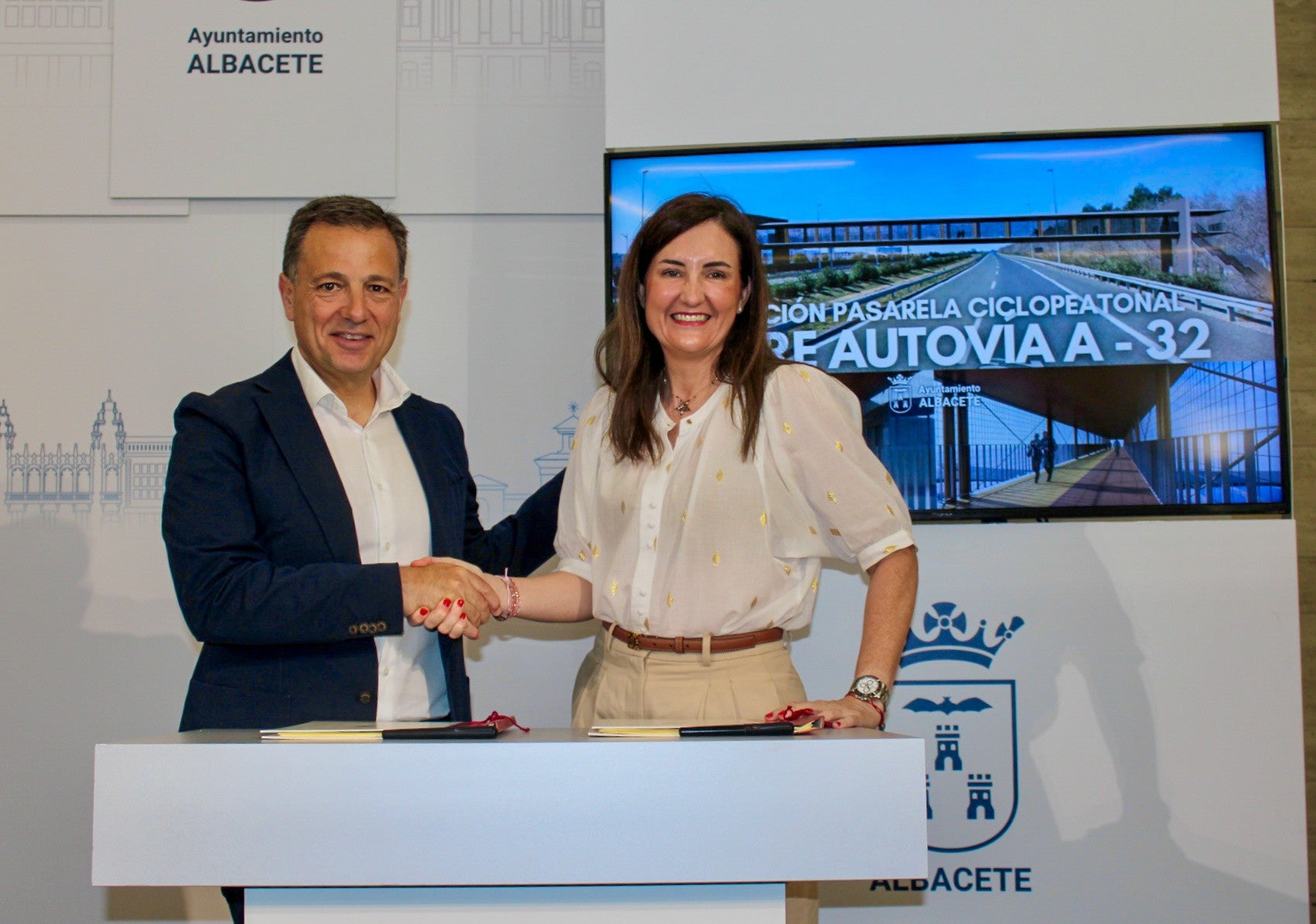 Suscrito el convenio que dotará a Albacete con una pasarela ciclista y peatonal que conectará Campollano con Imaginalia Suscrito el convenio que dotará a Albacete con una pasarela ciclista y peatonal que conectará Campollano con Imaginalia
