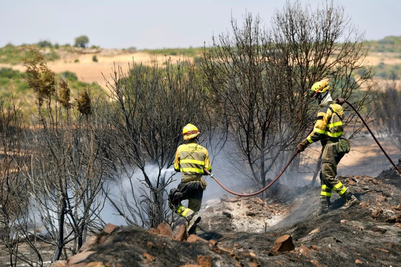 Los vecinos desalojados por el incendio de Orés pueden volver a sus casas Los vecinos desalojados por el incendio de Orés pueden volver a sus casas