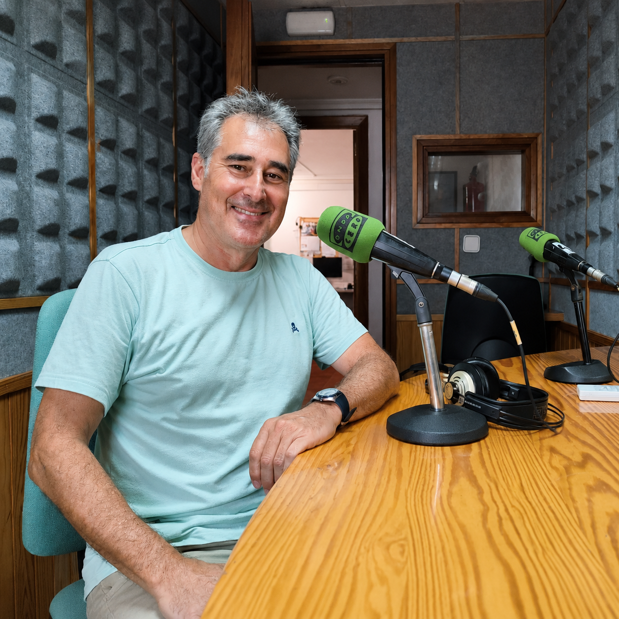 Manuel Hernández: "Un buen policía debe ser, ante todo, un buen ciudadano y por eso la cercanía y el servicio público deben ser su señas de identidad" Manuel Hernández: "Un buen policía debe ser, ante todo, un buen ciudadano y por eso la cercanía y el servicio público deben ser su señas de identidad"