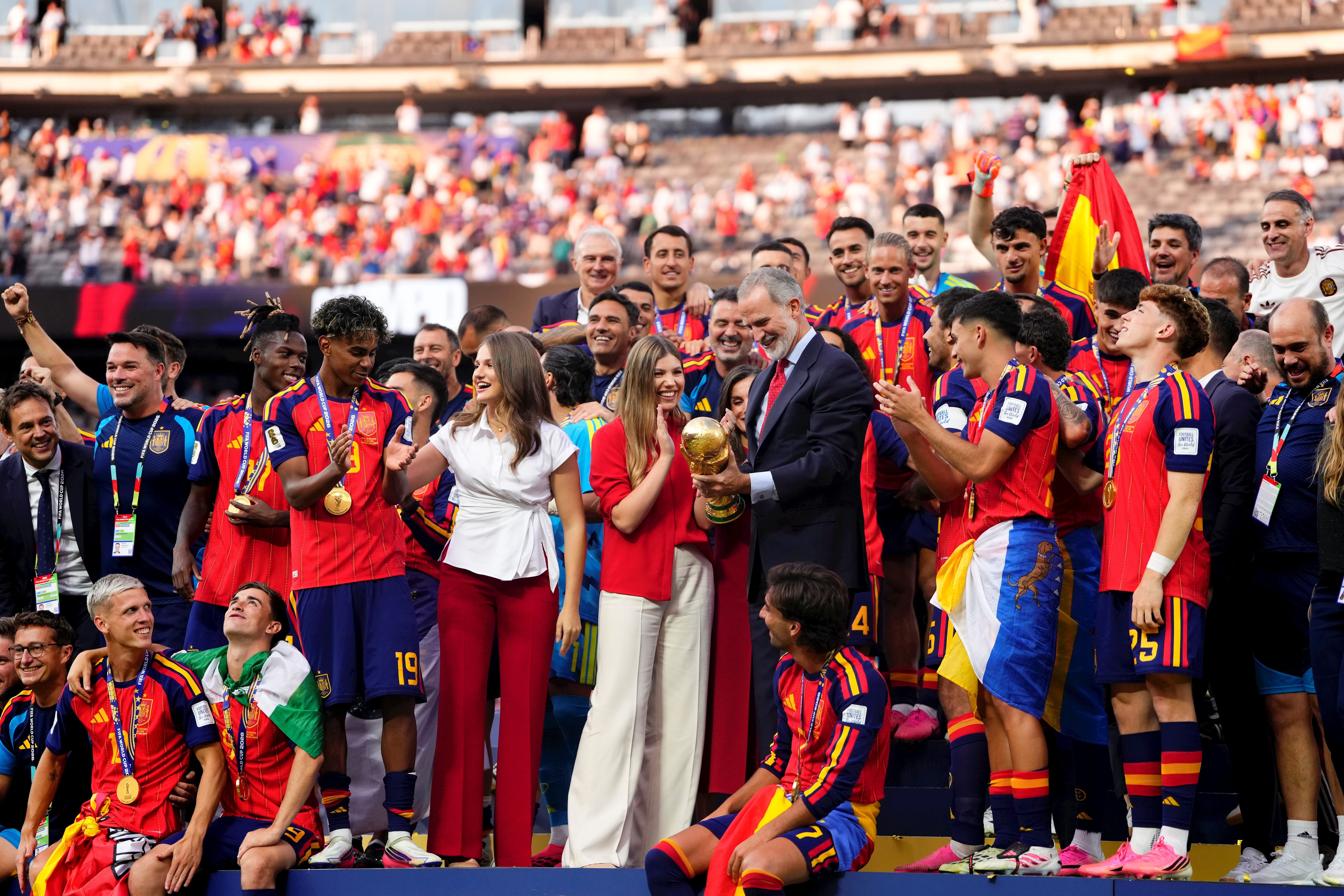 Así celebraron los reyes Felipe y Letizia, la princesa Leonor y la infanta Sofía la victoria de España con la Selección Así celebraron los reyes Felipe y Letizia, la princesa Leonor y la infanta Sofía la victoria de España con la Selección