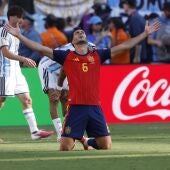 Mikel Merino de España celebra la victoria de su selección en la final de la Copa Mundial de la FIFA 2026 