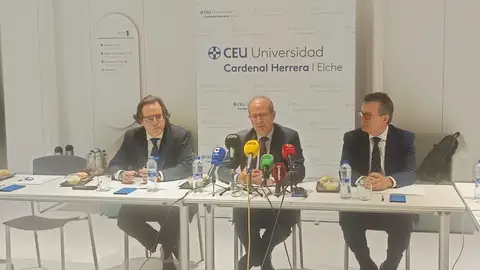 En el centro, Higinio Marín, Rector de la Universidad CEU Cardenal Herrera. En el centro, Higinio Marín, Rector de la Universidad CEU Cardenal Herrera.