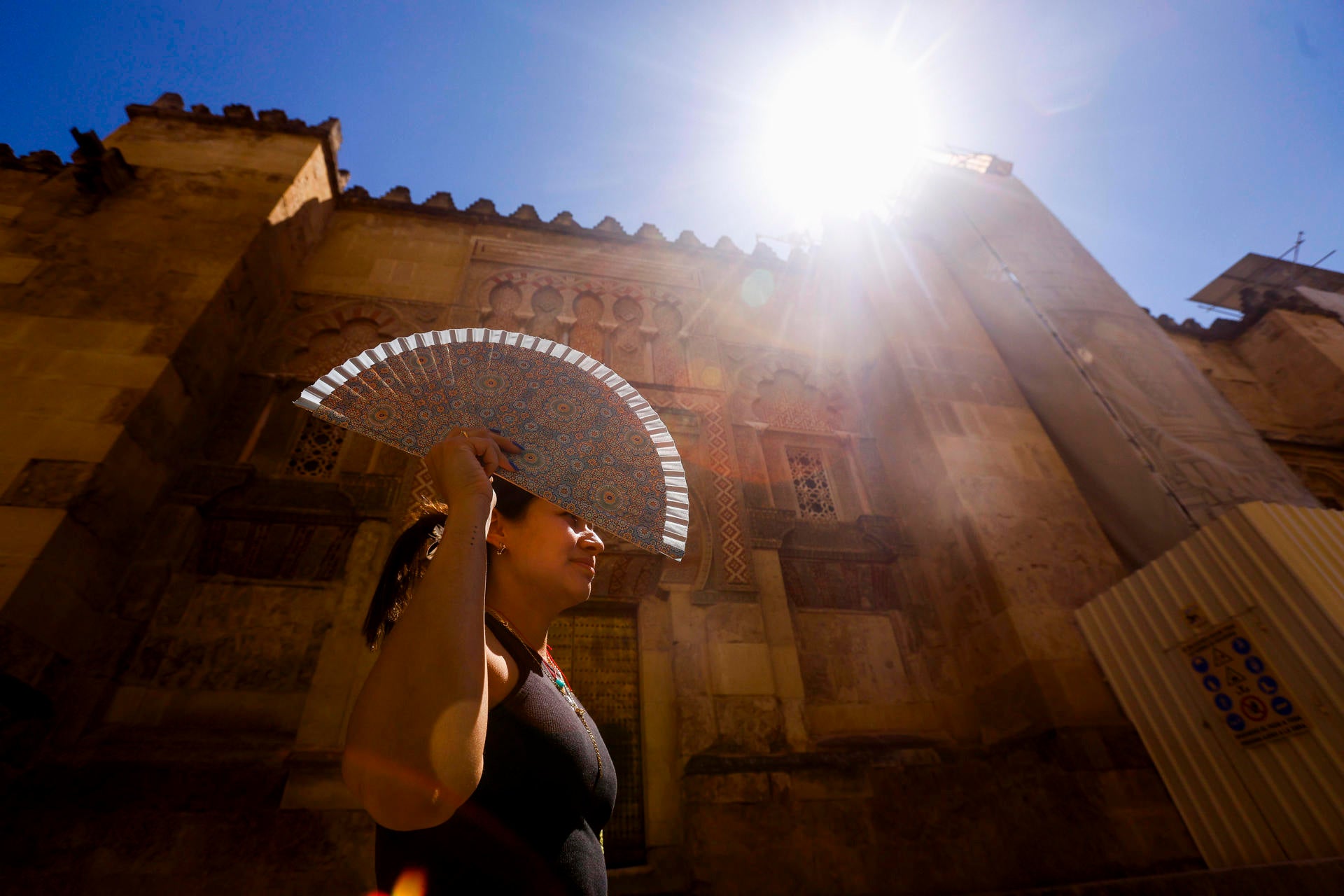Una nueva ola de calor abrasará España esta semana: se alcanzarán los 44 grados en estas provincias Una nueva ola de calor abrasará España esta semana: se alcanzarán los 44 grados en estas provincias