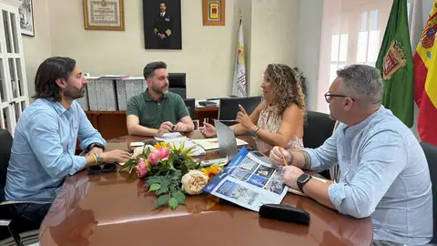 El alcalde de Vejer, en reunión El alcalde de Vejer, en reunión