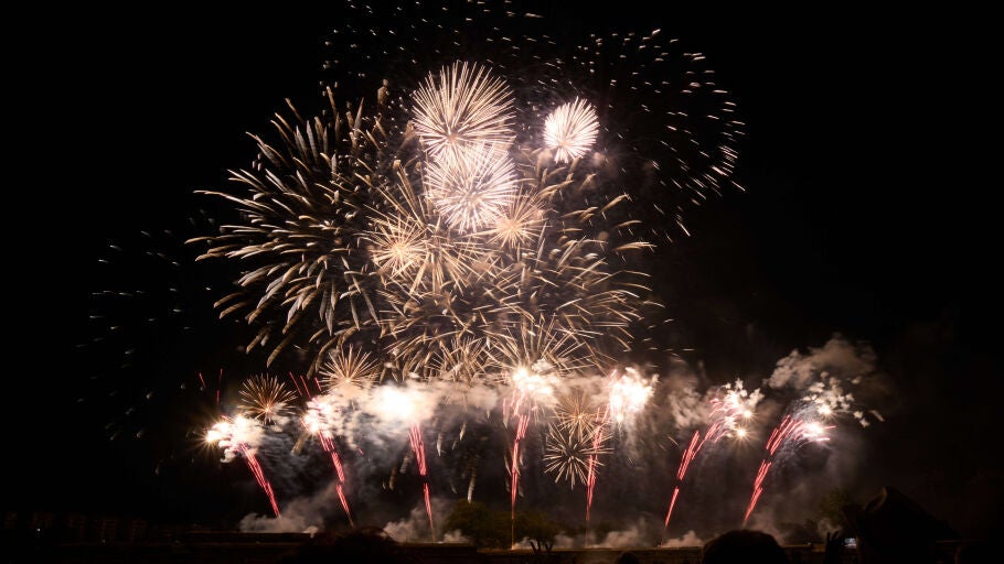 Fuegos artificiales durante las fiestas de San Ferm&iacute;n 2026/ Eduardo Sanz / Europa Press