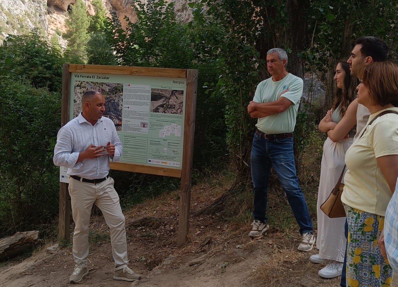 La Ruta del Zarzalar de Nerpio reabre tras su modernización dentro del Plan de Sostenibilidad Turística de la Sierra del Segura La Ruta del Zarzalar de Nerpio reabre tras su modernización dentro del Plan de Sostenibilidad Turística de la Sierra del Segura