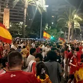 La afición española en la Plaza Luceros de Alicante La afición española en la Plaza Luceros de Alicante