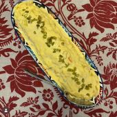 Ensaladilla de mayonesa de huevos fritos