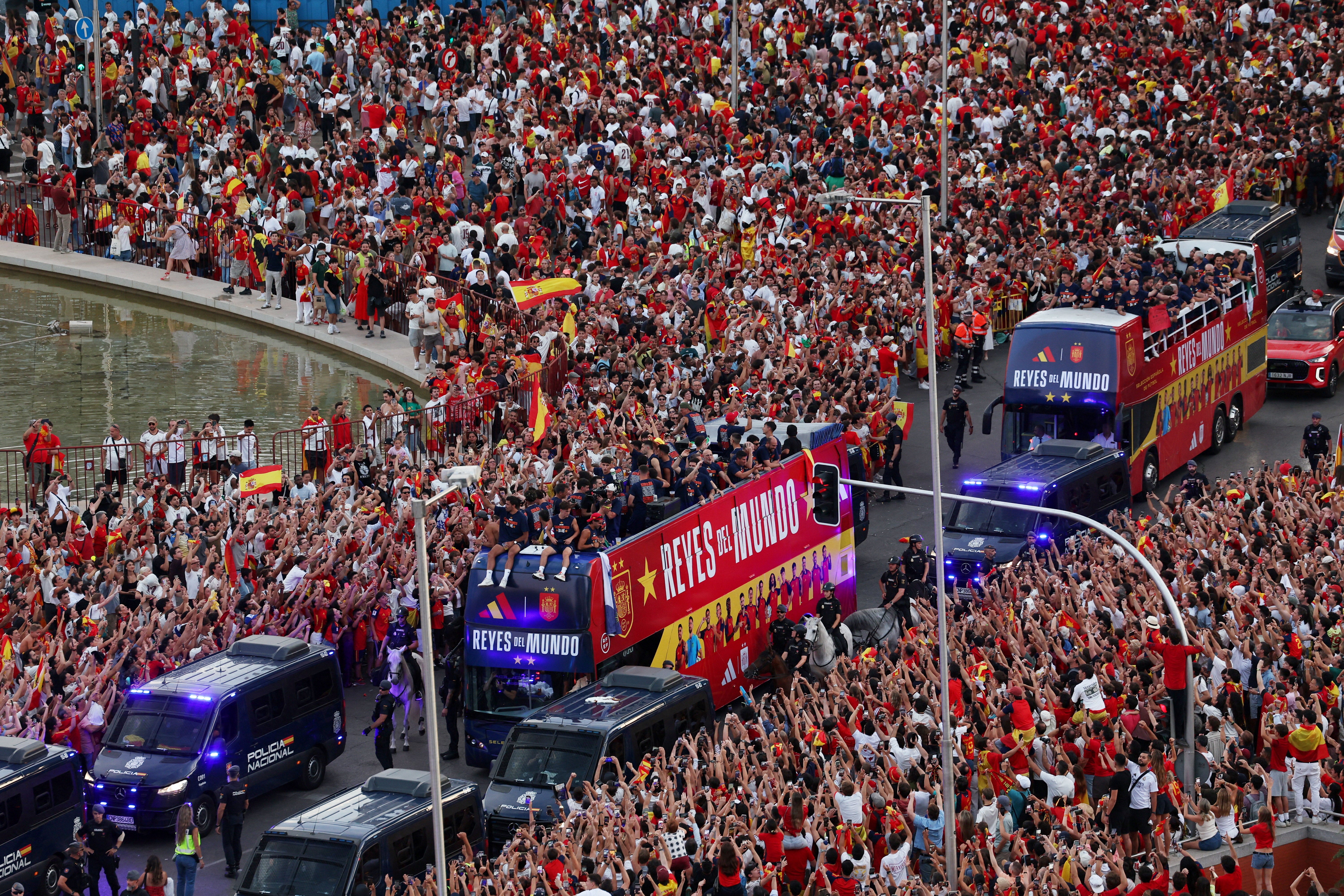 La impresionante vista aérea de los dos millones de aficionados que celebraron con la Selección Española en Madrid la Copa del Mundo La impresionante vista aérea de los dos millones de aficionados que celebraron con la Selección Española en Madrid la Copa del Mundo
