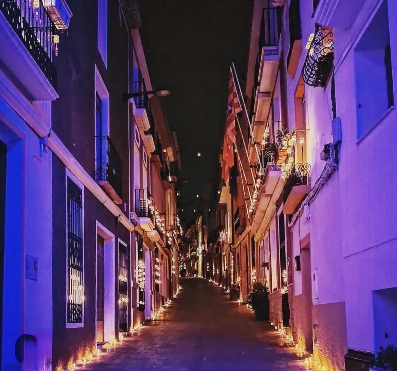 Busot vuelve a iluminarse con 15.000 velas en una nueva edición de la Nit dels Ciris Busot vuelve a iluminarse con 15.000 velas en una nueva edición de la Nit dels Ciris