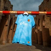 El Mallorca presenta su tercera equipación para la nueva temporada, 'Essència'