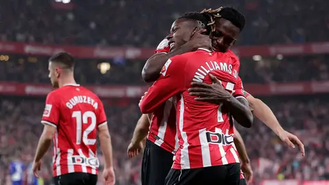 Iñaki Williams y Nico Williams celebran uno de los goles del hermano pequeño en el Athletic Iñaki Williams y Nico Williams celebran uno de los goles del hermano pequeño en el Athletic