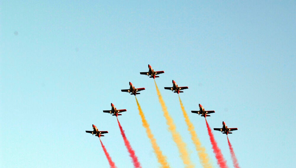 Aviones de la Fuerza Aérea Española sobrevuelan las celebraciones de la Copa del Mundo de 2010