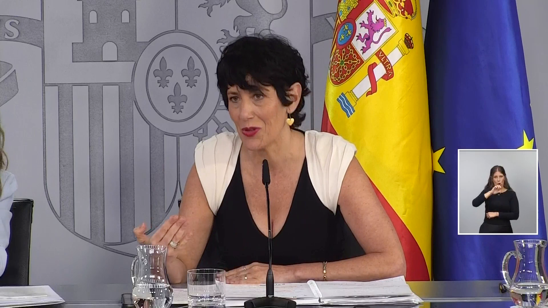 El Gobierno defiende su "correcta actuación" en el caso Plus Ultra y respalda a Zapatero: "Seguimos creyendo en su inocencia" El Gobierno defiende su "correcta actuación" en el caso Plus Ultra y respalda a Zapatero: "Seguimos creyendo en su inocencia"
