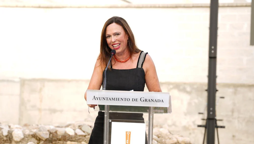 Rocío Díaz, consejera de Vivienda, Juventud y Ordenación del Territorio durante la presentación de La obra 'El Complejo Arqueológico de Los Mondragones' Rocío Díaz, consejera de Vivienda, Juventud y Ordenación del Territorio durante la presentación de La obra 'El Complejo Arqueológico de Los Mondragones'