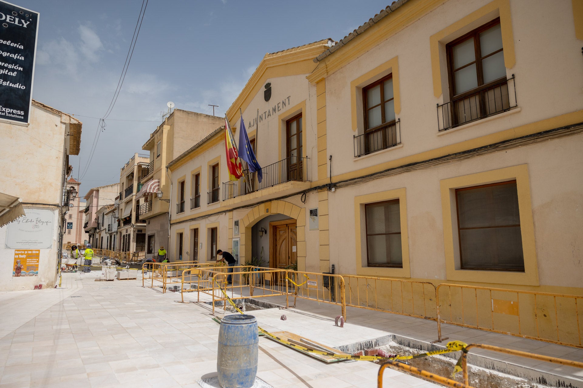 Avanzan los trabajos de reconversión en una plataforma única de la calle Federico García Lorca de l’Alfàs Avanzan los trabajos de reconversión en una plataforma única de la calle Federico García Lorca de l’Alfàs