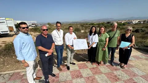 Visita de la secretaría autonómica de sanidad a la parcela destinada a la construcción del consultorio. Visita de la secretaría autonómica de sanidad a la parcela destinada a la construcción del consultorio.