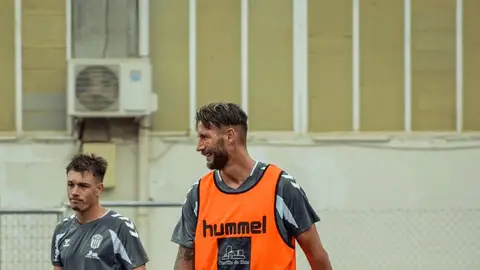 El defensa Mitchell Dijks, de pretemporada con el Eldense. El defensa Mitchell Dijks, de pretemporada con el Eldense.