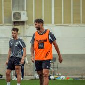 El defensa Mitchell Dijks, de pretemporada con el Eldense.