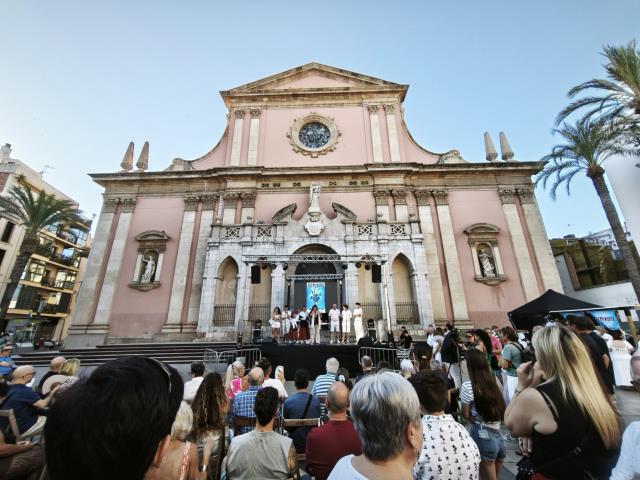 La Festa Major de Vilanova es reinventa sense perdre l'essència, estrena espectacle de drons, cançó i beguda pròpies La Festa Major de Vilanova es reinventa sense perdre l'essència, estrena espectacle de drons, cançó i beguda pròpies